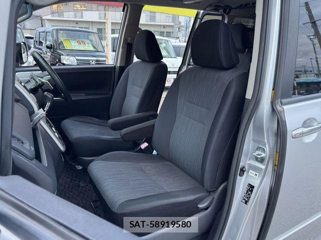 Toyota VOXY 2011-07 6615352-7