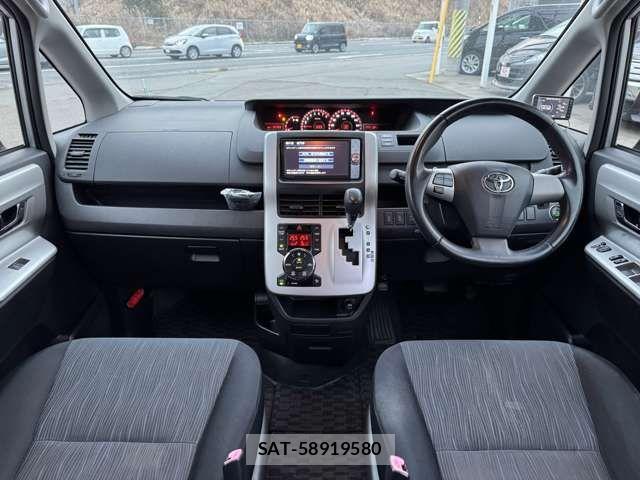 Toyota VOXY 2011-07 6615352-8