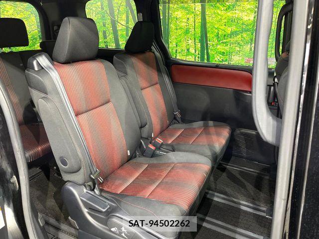 Toyota VOXY 2017-11 6615348-9
