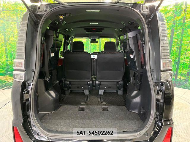 Toyota VOXY 2017-11 6615348-11