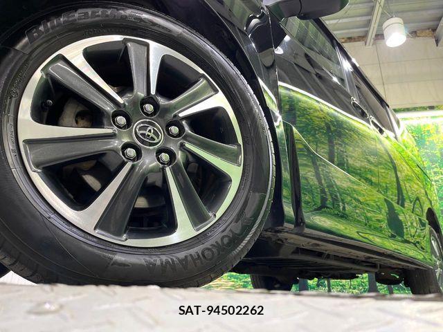 Toyota VOXY 2017-11 6615348-13