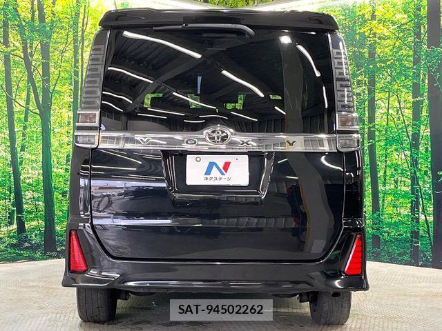 Toyota VOXY 2017-11 6615348-15