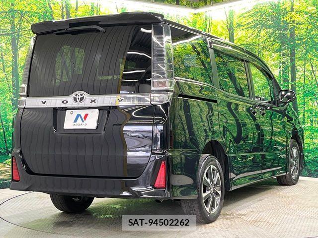 Toyota VOXY 2017-11 6615348-17
