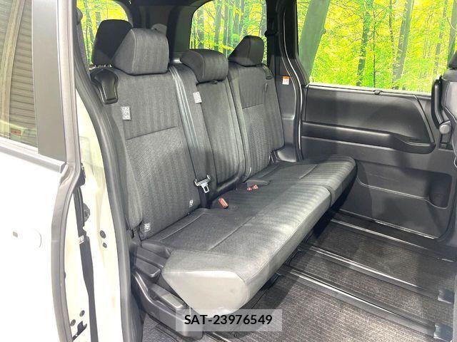 Toyota VOXY 2022-03 6673965-9