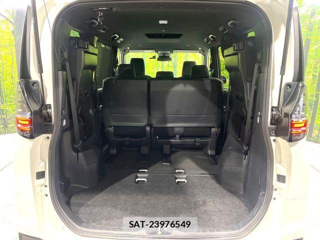 Toyota VOXY 2022-03 6673965-11