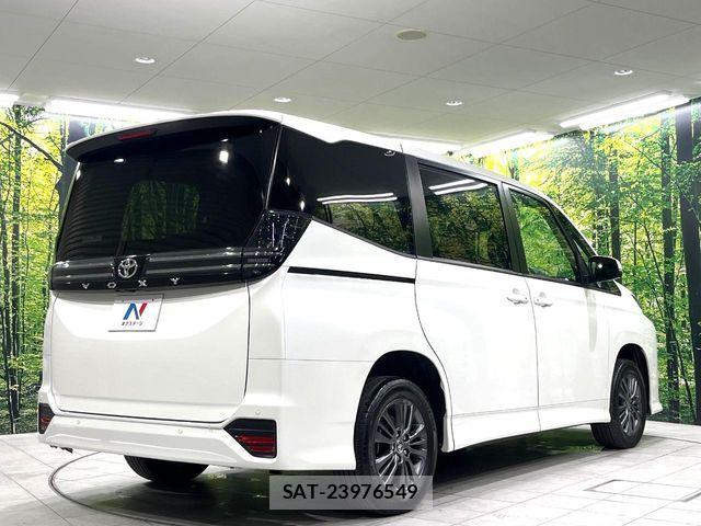 Toyota VOXY 2022-03 6673965-18