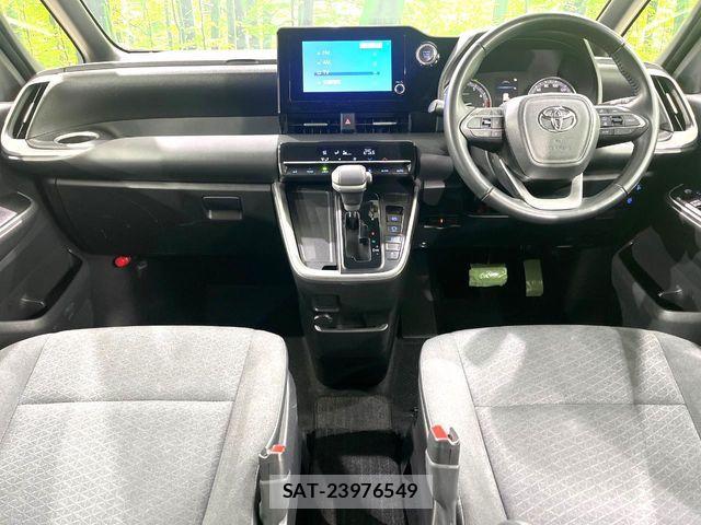 Toyota VOXY 2022-03 6673965-1