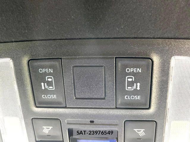 Toyota VOXY 2022-03 6673965-2