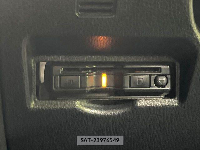 Toyota VOXY 2022-03 6673965-6