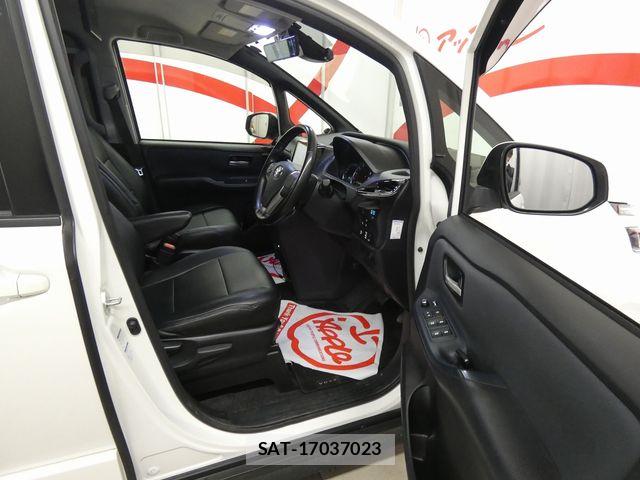 Toyota VOXY 2017-03 6678550-9