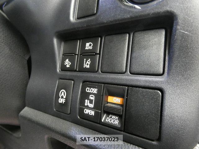 Toyota VOXY 2017-03 6678550-14