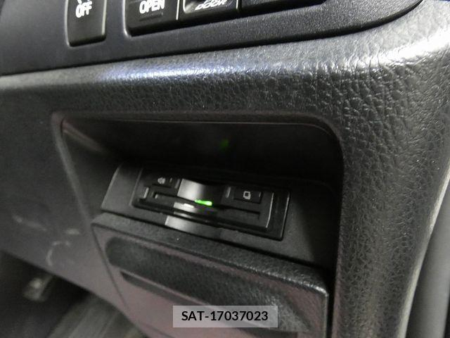 Toyota VOXY 2017-03 6678550-15