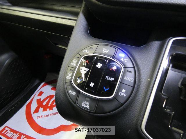 Toyota VOXY 2017-03 6678550-20