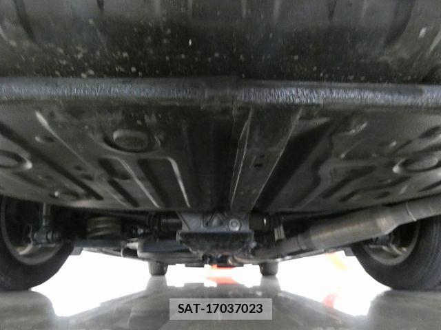 Toyota VOXY 2017-03 6678550-25
