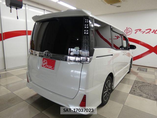 Toyota VOXY 2017-03 6678550-26