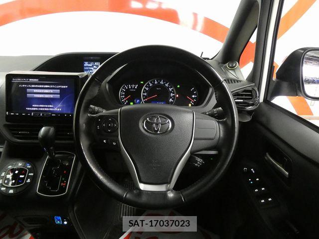 Toyota VOXY 2017-03 6678550-4