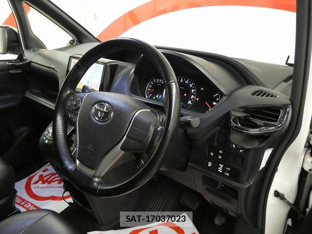 Toyota VOXY 2017-03 6678550-8