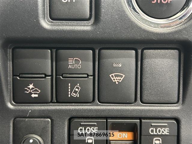 Toyota VOXY 2019-01 6691324-16