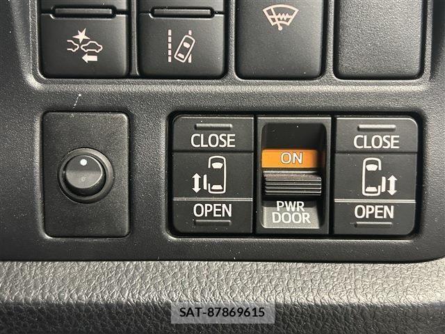 Toyota VOXY 2019-01 6691324-17