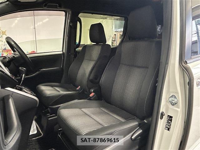 Toyota VOXY 2019-01 6691324-21