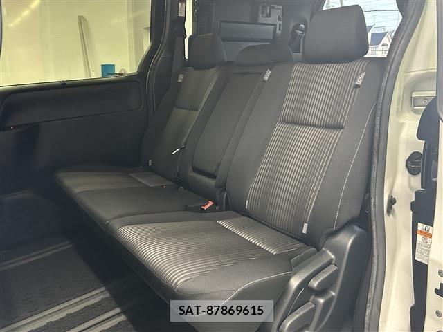 Toyota VOXY 2019-01 6691324-23