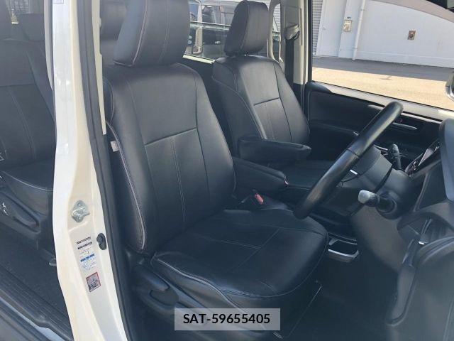 Toyota VOXY 2014-10 6717594-9