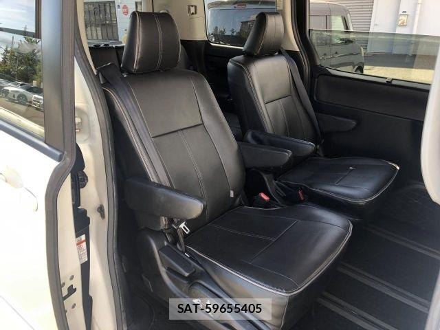 Toyota VOXY 2014-10 6717594-10