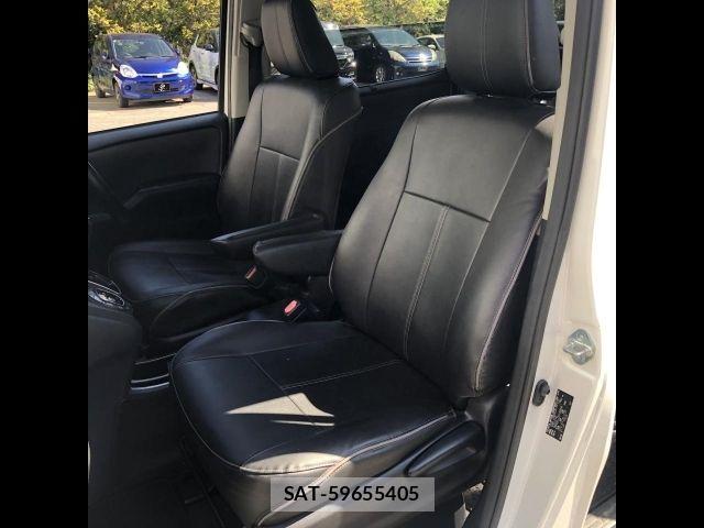 Toyota VOXY 2014-10 6717594-12