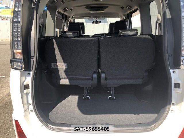 Toyota VOXY 2014-10 6717594-13