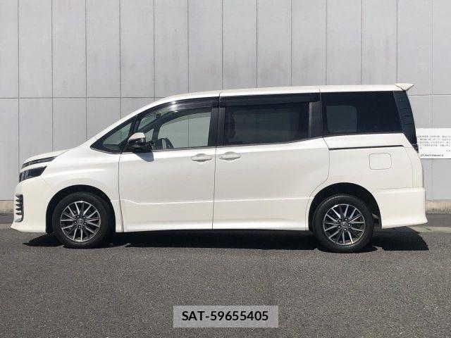 Toyota VOXY 2014-10 6717594-15