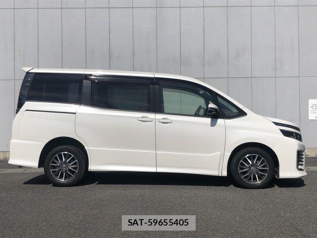 Toyota VOXY 2014-10 6717594-16