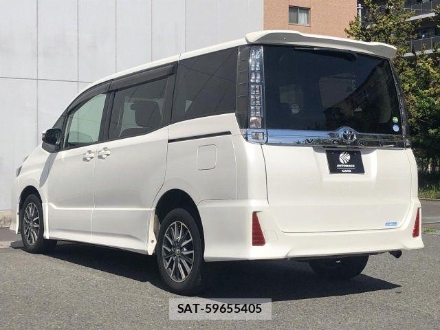 Toyota VOXY 2014-10 6717594-17