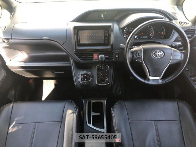 Toyota VOXY 2014-10 6717594-1