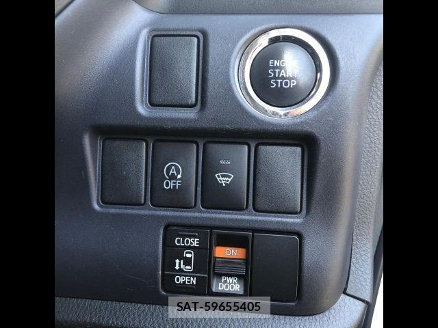 Toyota VOXY 2014-10 6717594-22