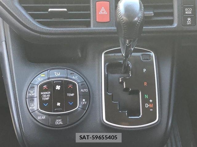 Toyota VOXY 2014-10 6717594-24