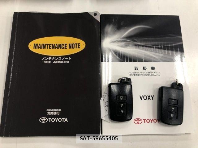 Toyota VOXY 2014-10 6717594-28