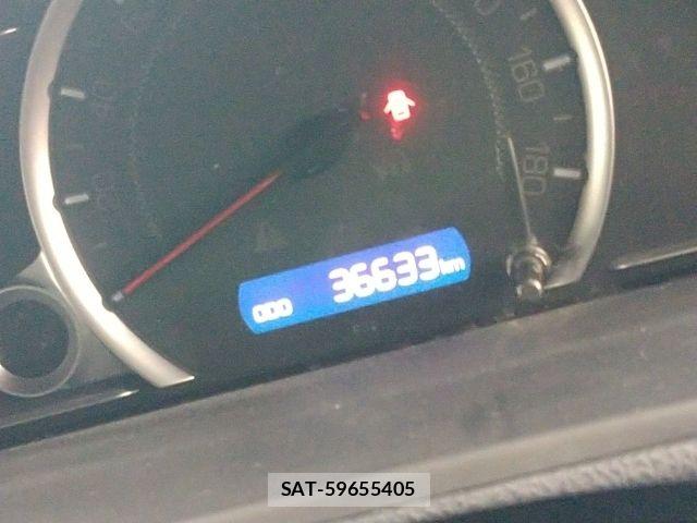 Toyota VOXY 2014-10 6717594-29