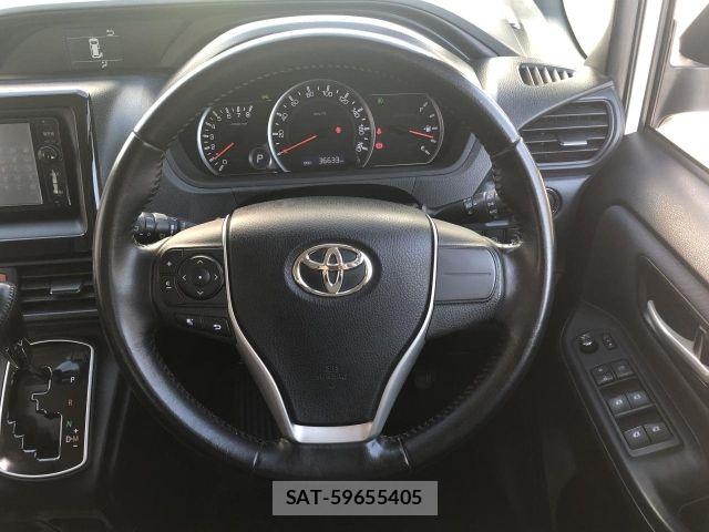 Toyota VOXY 2014-10 6717594-7