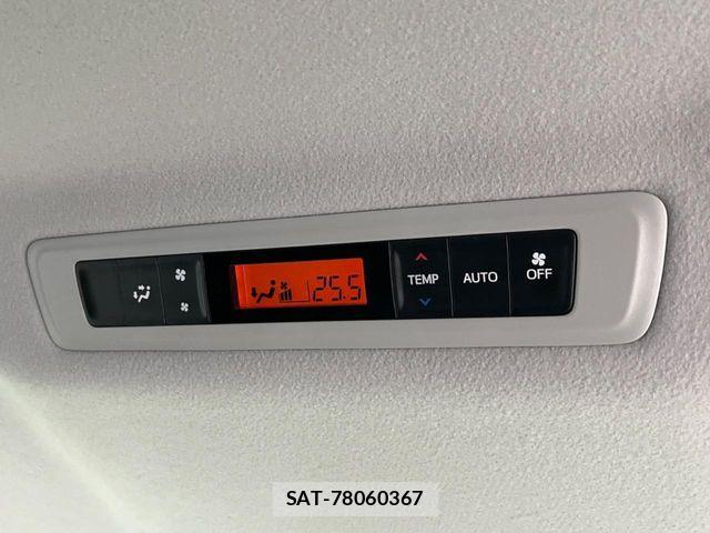 Toyota VOXY 2017-04 6753660-10
