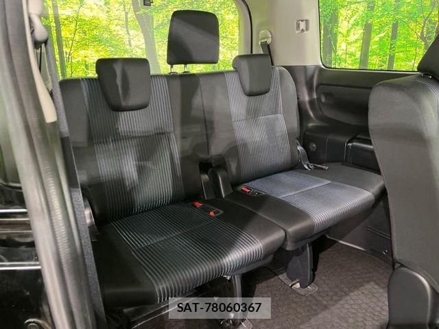 Toyota VOXY 2017-04 6753660-11