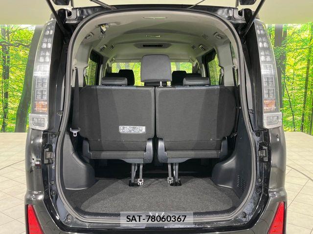 Toyota VOXY 2017-04 6753660-12
