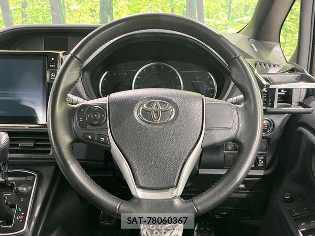 Toyota VOXY 2017-04 6753660-13