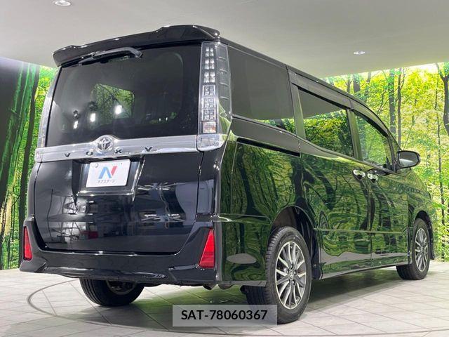 Toyota VOXY 2017-04 6753660-19