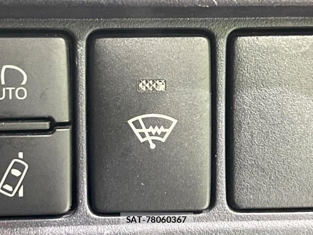 Toyota VOXY 2017-04 6753660-6