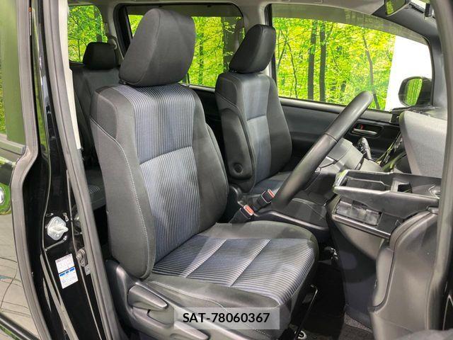 Toyota VOXY 2017-04 6753660-8