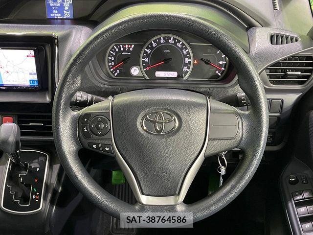 Toyota VOXY 2015-01 6753659-10