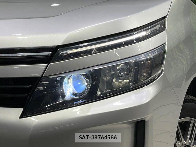 Toyota VOXY 2015-01 6753659-11