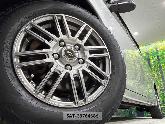 Toyota VOXY 2015-01 6753659-12