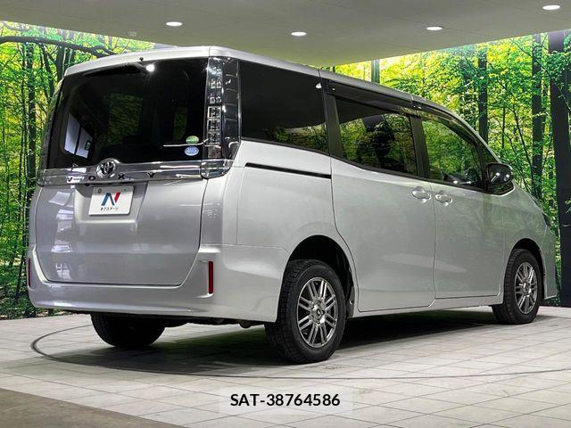 Toyota VOXY 2015-01 6753659-16