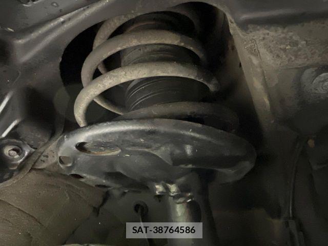 Toyota VOXY 2015-01 6753659-18